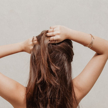 Dandruff vs. Dry Scalp: What’s the Difference?